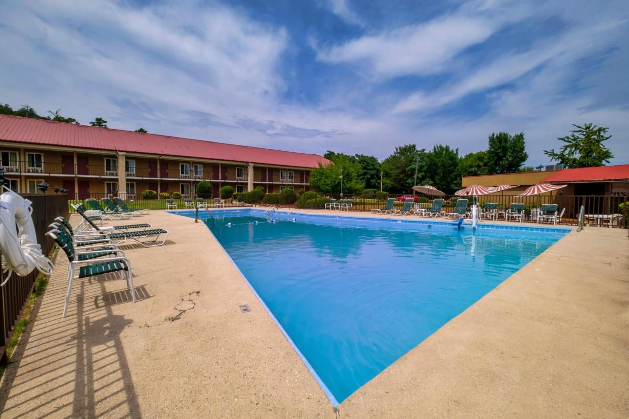 Red Roof Inn Hot Springs Bagian luar foto